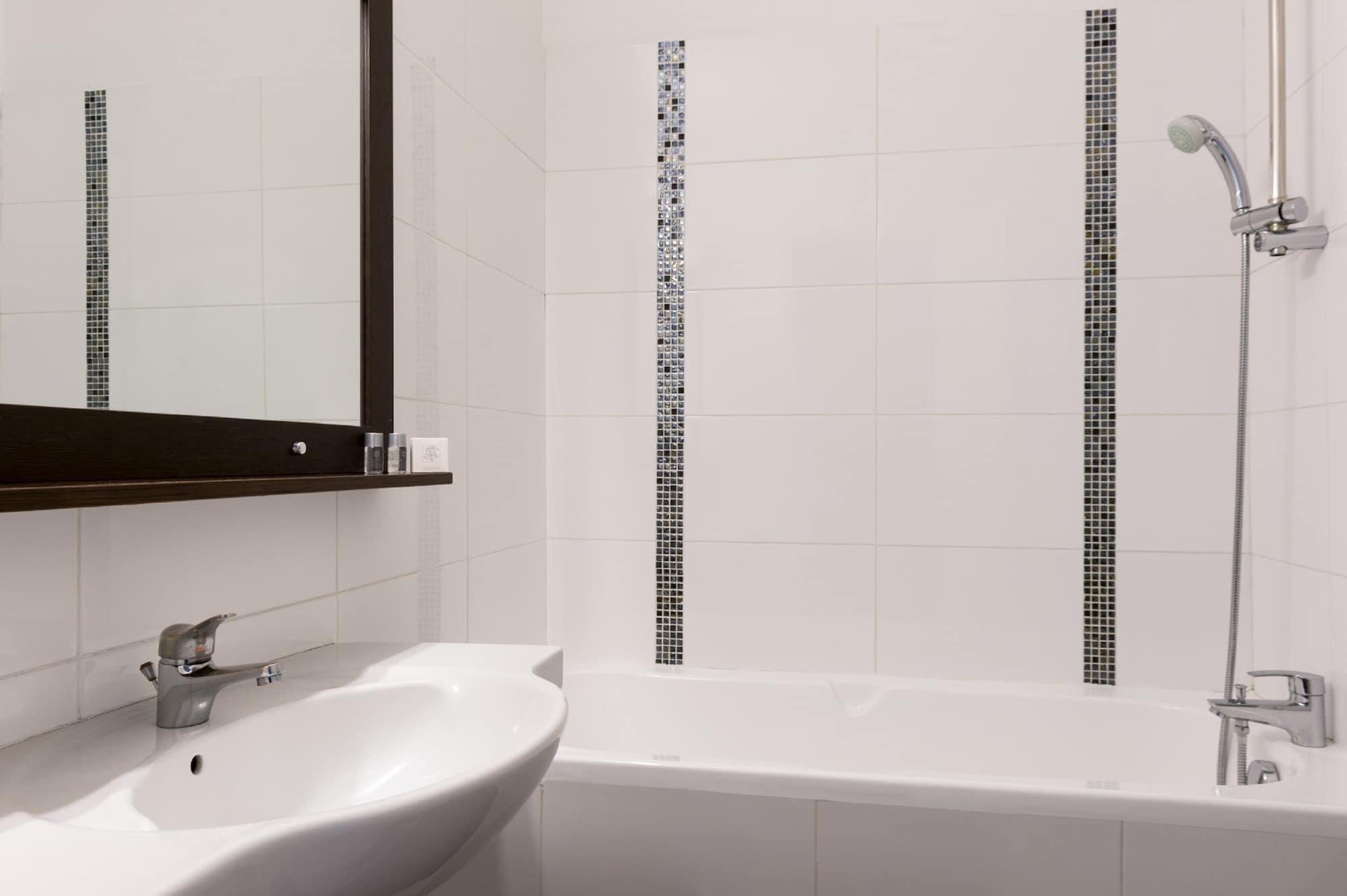 The Originals City, Hotel Paris Sud, Orly-Draveil Екстер'єр фото