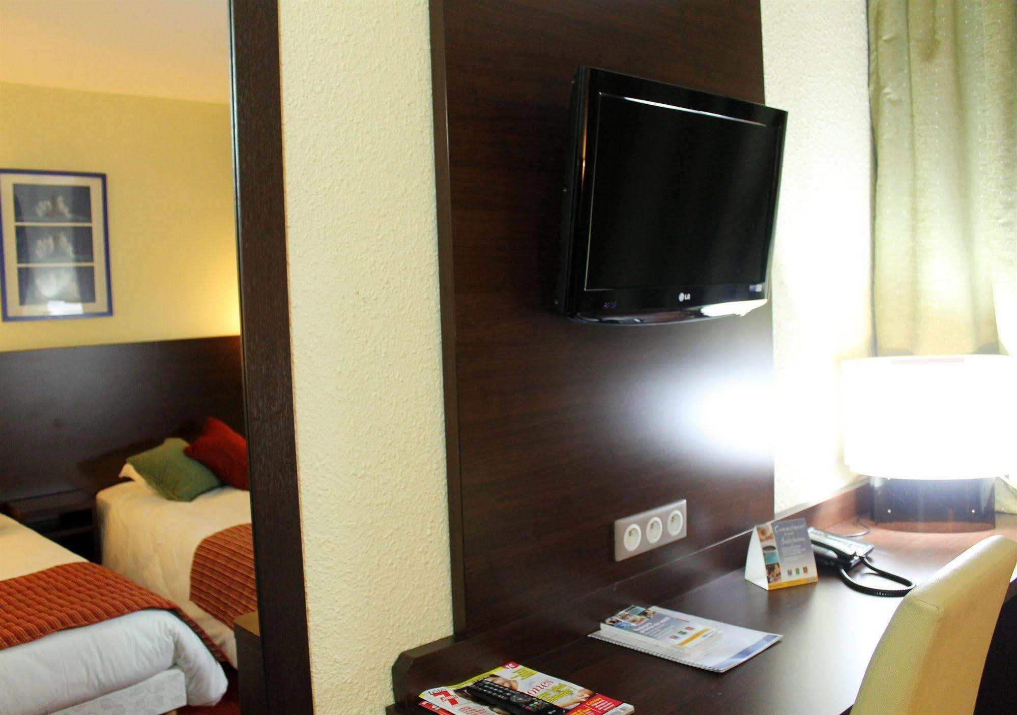 The Originals City, Hotel Paris Sud, Orly-Draveil Екстер'єр фото